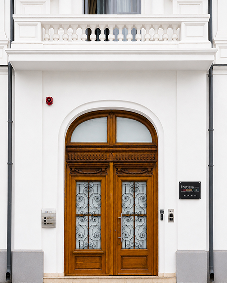 Entrance to Matisse Bucharest Old Town serviced apartments on Blănari Street 18, Bucharest